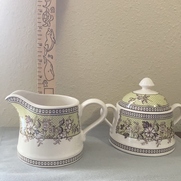 🌟 Thomas Kinkade 2005 Creamer & Sugar Set - Picture 12 of 14